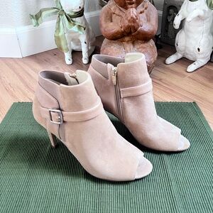 Marc Fisher Shimmee Tan Peep Toe Bootie, Size 7. 1/2 M. Leather/Suede Upper